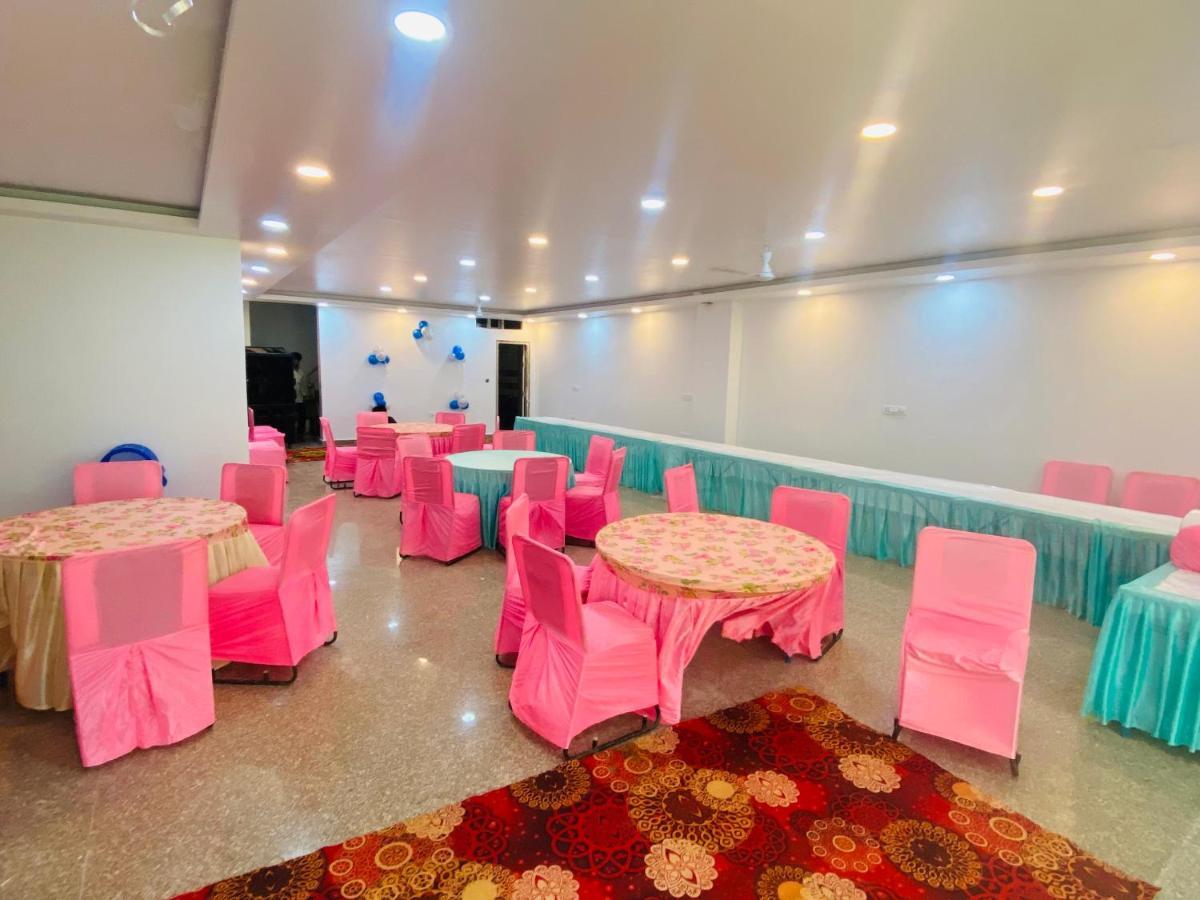 As Global Hotel Noida Eksteriør billede